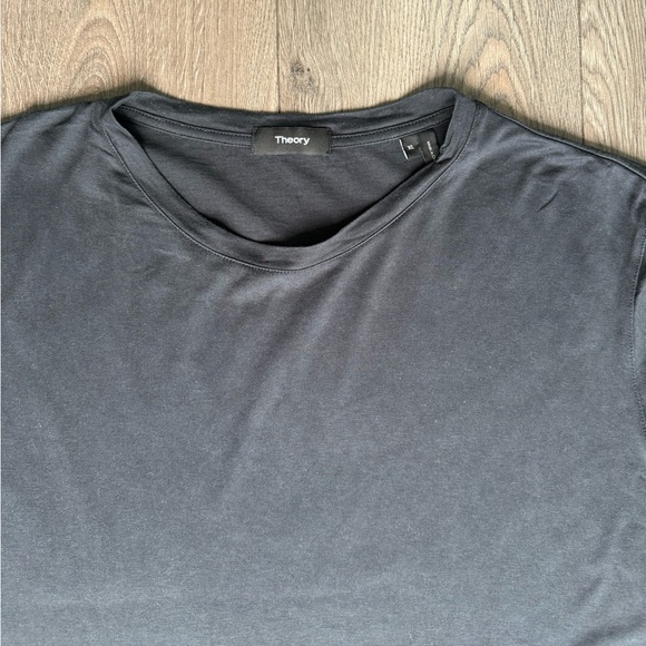 Theory T-Shirt in 70% Silk 30% Cotton - Picture 2 of 3